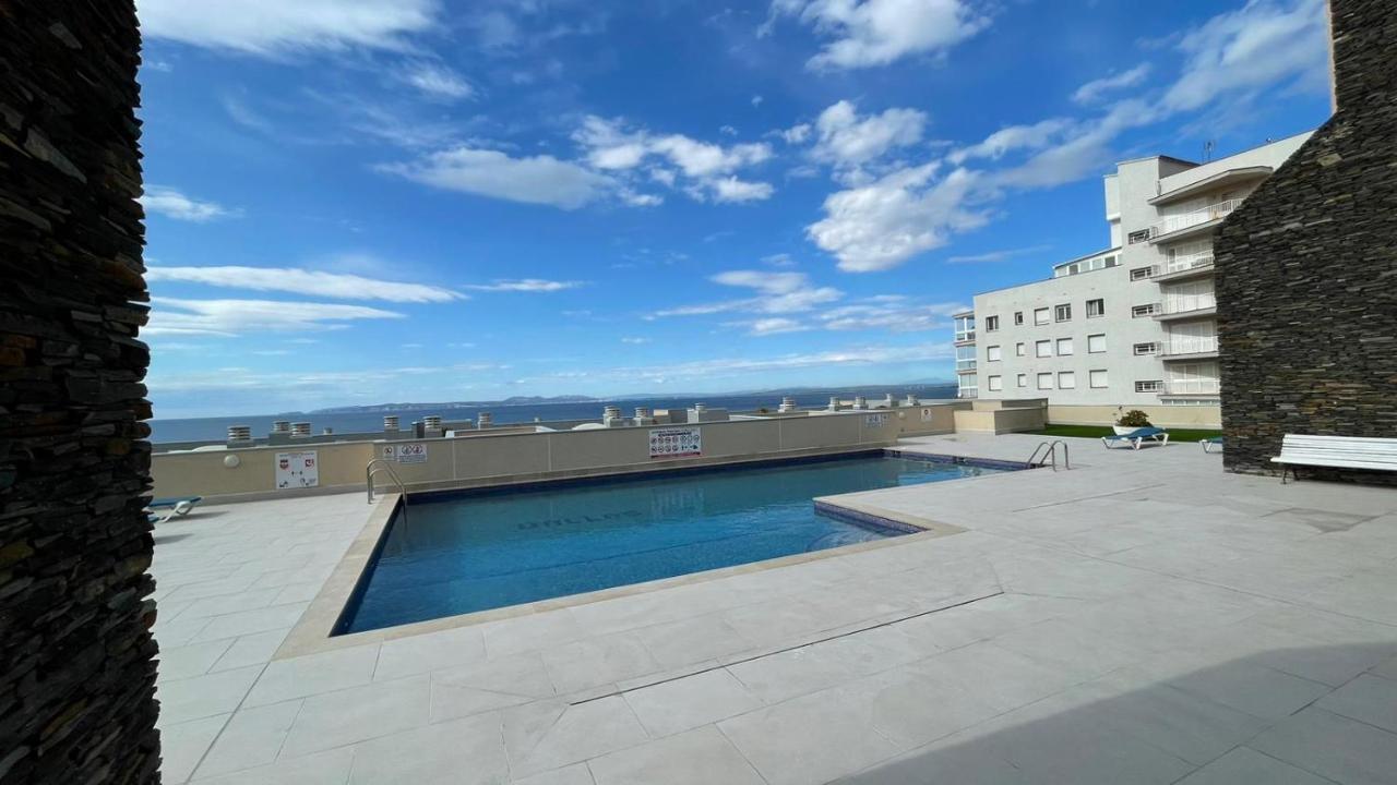 Luminoso Apartamento Frente Al Mar Con Piscina Roses Bagian luar foto